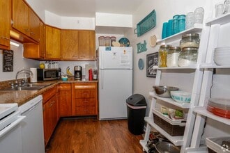 Lakeshore Place in Dayton, OH - Building Photo - Building Photo