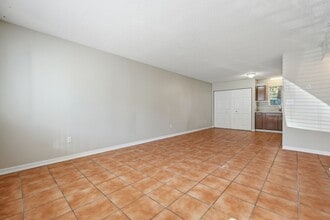 201 E College Blvd in Niceville, FL - Foto de edificio - Building Photo