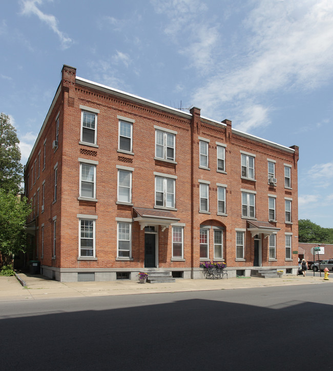 17 Elm St in Glens Falls, NY - Building Photo - Building Photo