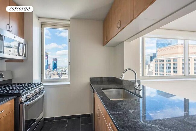 66 W 38th St in New York, NY - Building Photo - Building Photo
