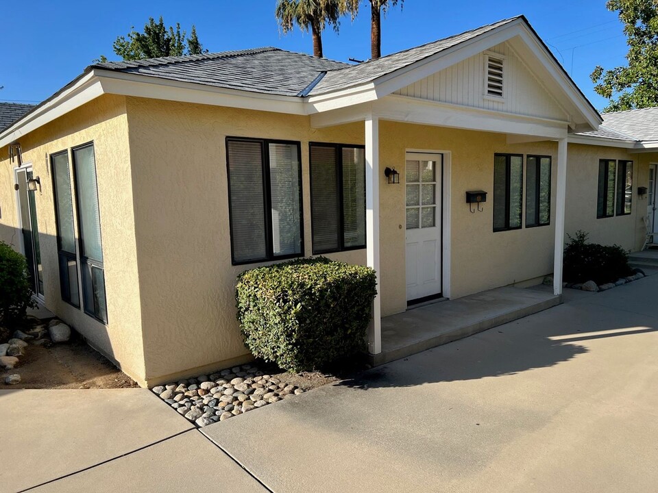 328 S Eureka St in Redlands, CA - Building Photo