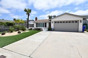 8777 Pagoda Way in San Diego, CA - Building Photo
