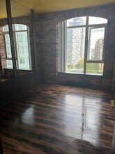 480 Robson St in Vancouver, BC - Building Photo - Building Photo