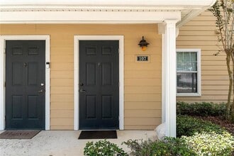 930 Moonlight Cove Rd in Orange City, FL - Building Photo - Building Photo