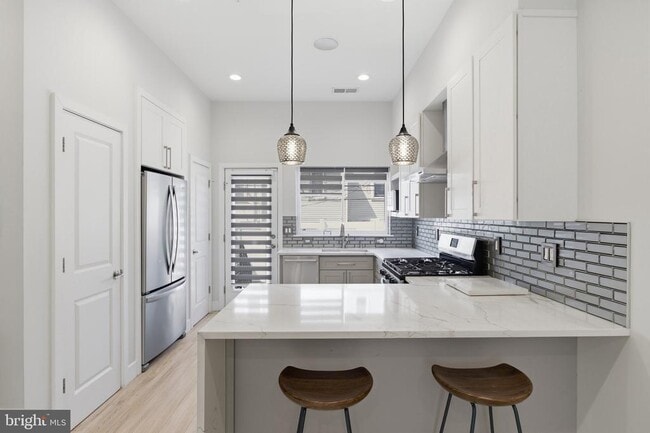 property at 1448 N Myrtlewood St