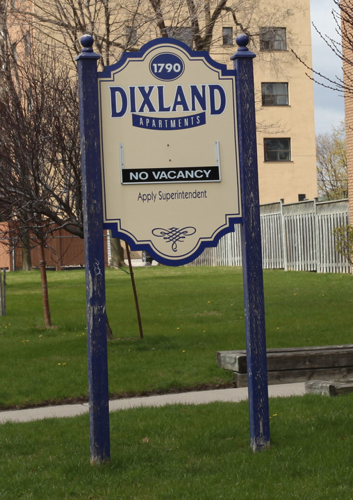 Dixland apartments in Toronto, ON - Building Photo