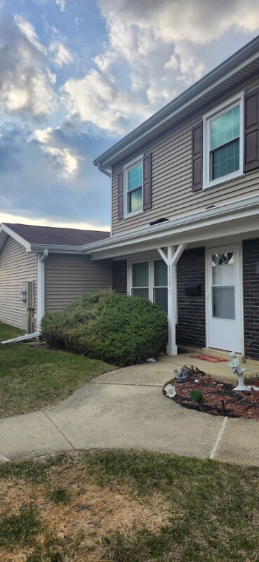1309 Kingsbury Dr in Hanover Park, IL - Building Photo - Building Photo