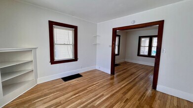 1716 Linden Ave SE in Grand Rapids, MI - Building Photo - Building Photo