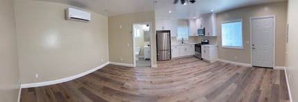 10105 1/2 Laurel Canyon Blvd, Unit 10105 1.5 in Los Angeles, CA - Foto de edificio - Building Photo