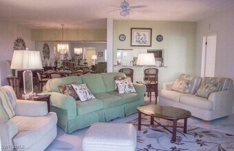 5817 Glencove Dr in Naples, FL - Building Photo - Building Photo