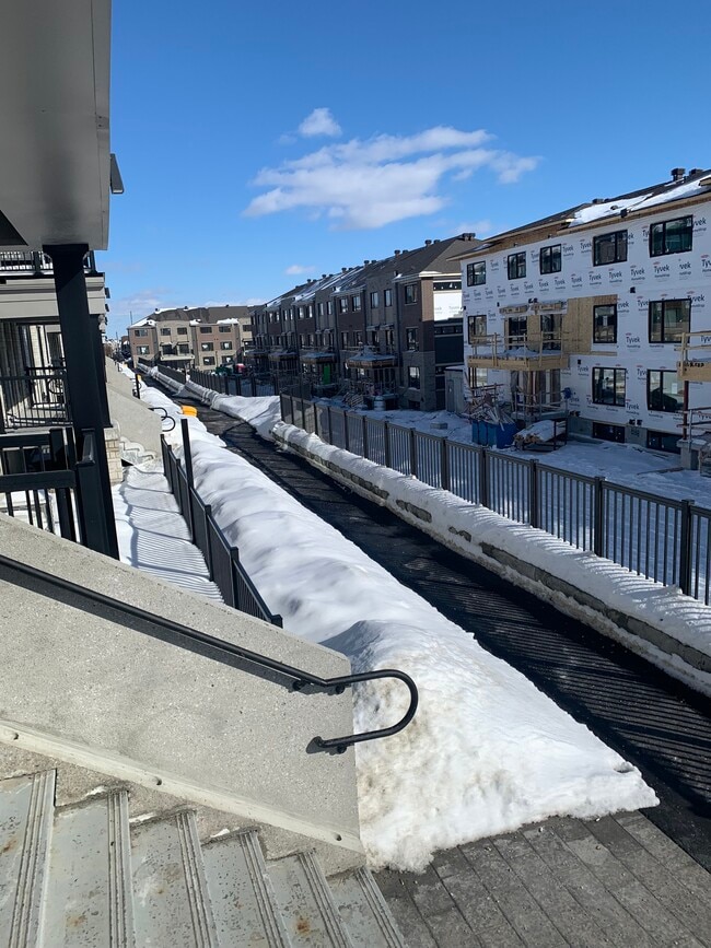 801 Glenroy Gilbert Dr in Ottawa, ON - Building Photo - Building Photo