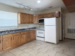 1717 Lindsey Rd in Jacksonville, FL - Foto de edificio - Building Photo