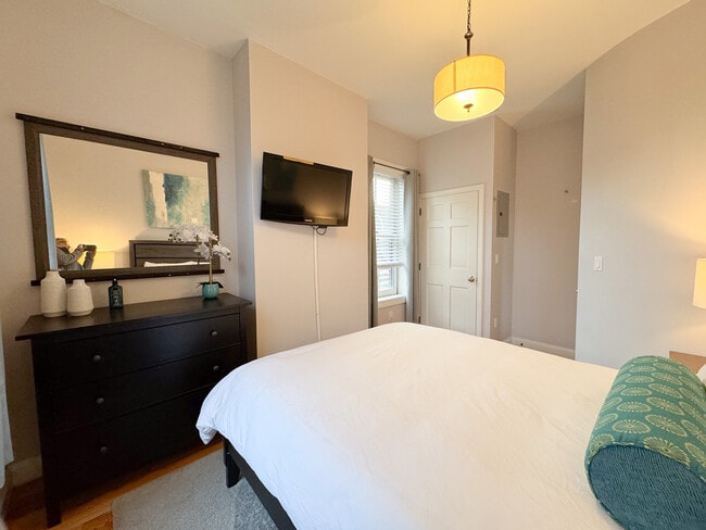 7 Harvard Sq, Unit 3B in Brookline, MA - Building Photo - Building Photo