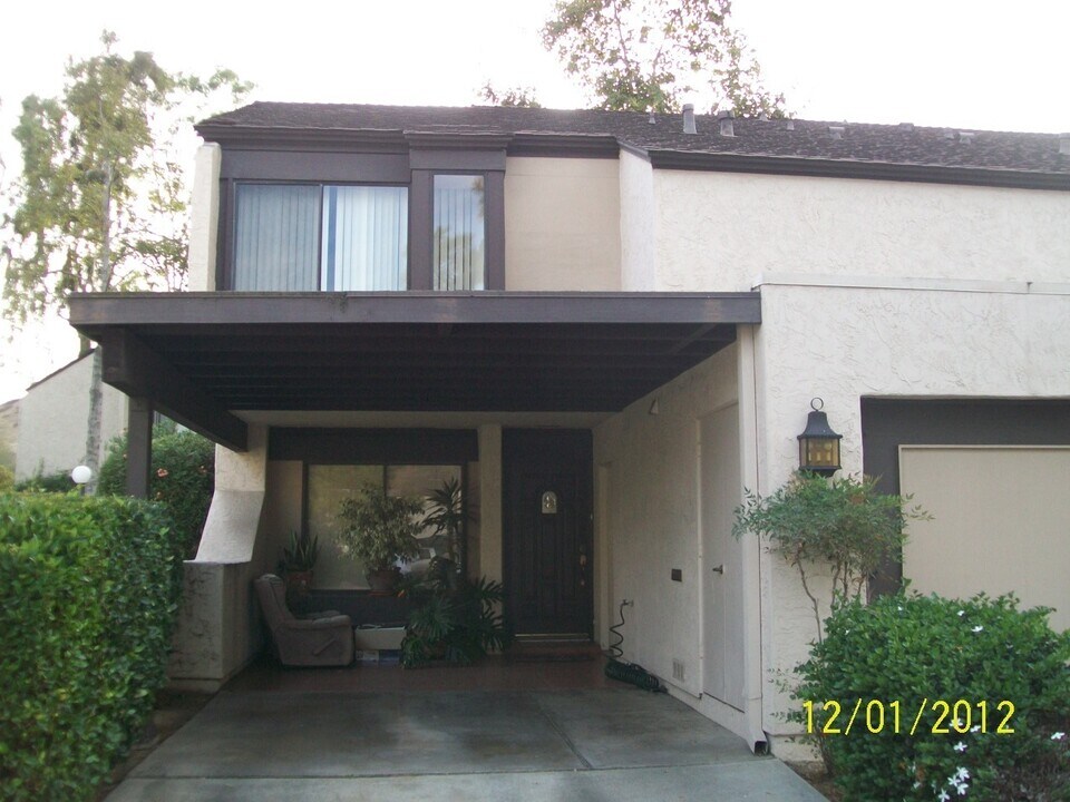 3044 Plaza Lorenzo in Bonita, CA - Building Photo