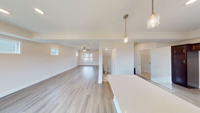 451 Mattingly Dr in Clarksville, TN - Foto de edificio - Building Photo