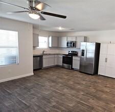 16726 N Marie Vlg Dr in Conroe, TX - Building Photo - Building Photo