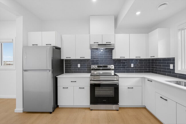 7047 Fane Rd in Edmonton, AB - Building Photo - Building Photo