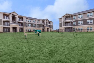 Canyon House in New Braunfels, TX - Foto de edificio - Building Photo