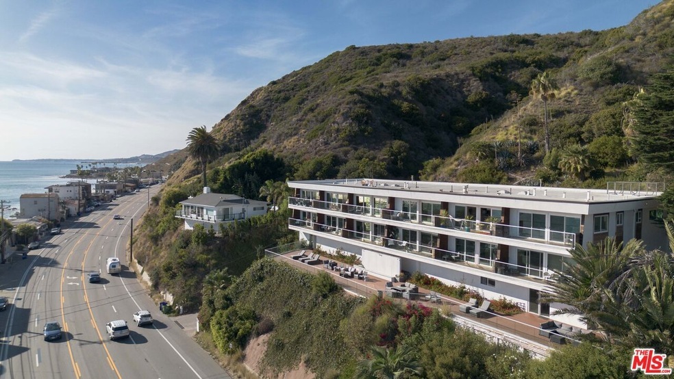 20747 Pacific Coast Hwy, Unit 14 in Malibu, CA - Building Photo