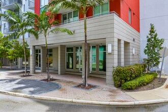 Midtown Doral in Doral, FL - Foto de edificio - Building Photo