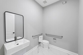 1325 Main St in Katy, TX - Building Photo - Building Photo