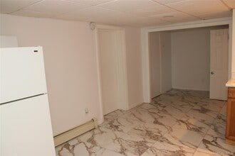 16 Shelley Pl in Huntington Station, NY - Building Photo - Building Photo