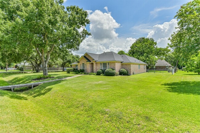 2401 Woody Rd