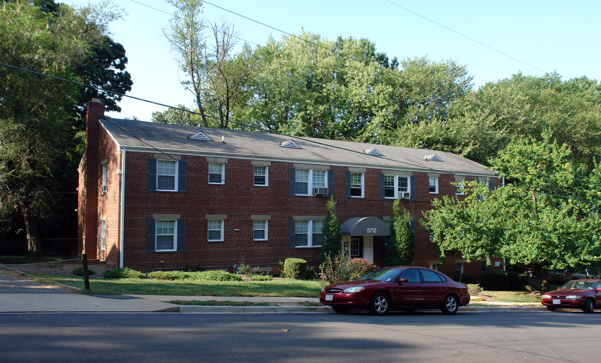 5712 10th Rd N in Arlington, VA - Building Photo