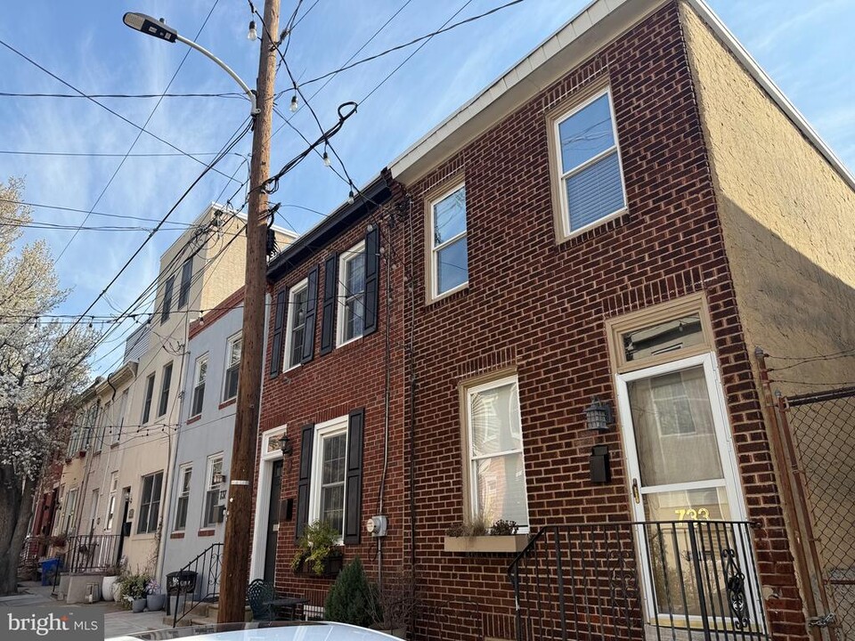 733 N Bucknell St in Philadelphia, PA - Building Photo