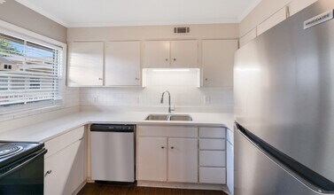 Courtyard on Main in Salisbury, NC - Building Photo - Building Photo