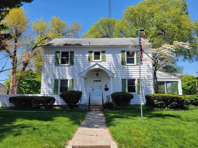 property at 1201 Woodlawn Blvd