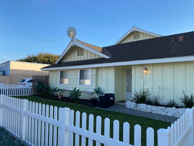 3902 W 178th St, Unit 4 in Torrance, CA - Building Photo - Building Photo