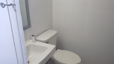 8410 Brandon St in Houston, TX - Building Photo - Building Photo