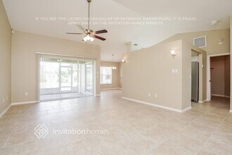 23156 Hillsdale Ave in Port Charlotte, FL - Foto de edificio - Building Photo