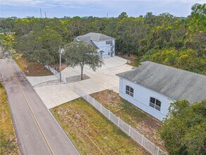920 E Lake Dr in Tarpon Springs, FL - Building Photo - Building Photo