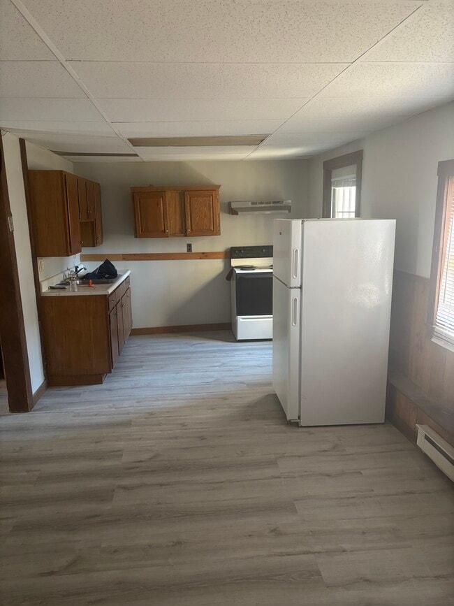 114 Grove St, Unit 2 in Athol, MA - Foto de edificio - Building Photo