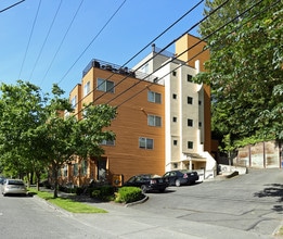 Magnolia Courts Apartments in Seattle, WA - Foto de edificio - Building Photo