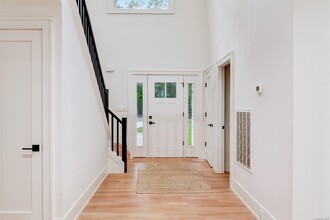 13 Maritime Way in East Hampton, NY - Foto de edificio - Building Photo