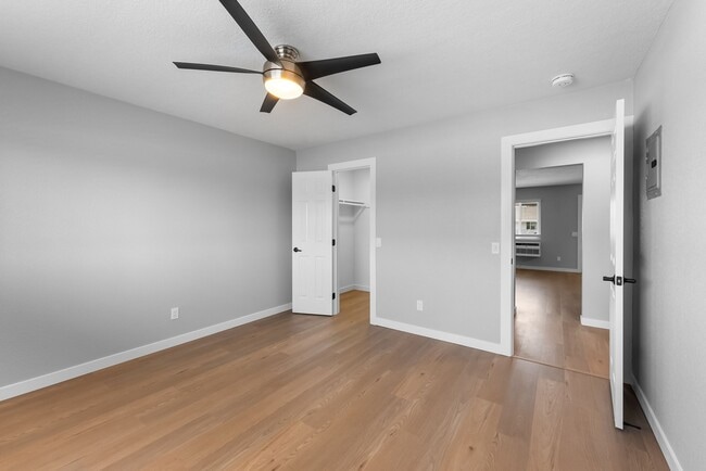 The 5800 Apartment Homes in Lakewood, CA - Building Photo - Building Photo