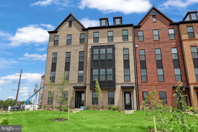 4828 America Square in Chantilly, VA - Building Photo - Building Photo