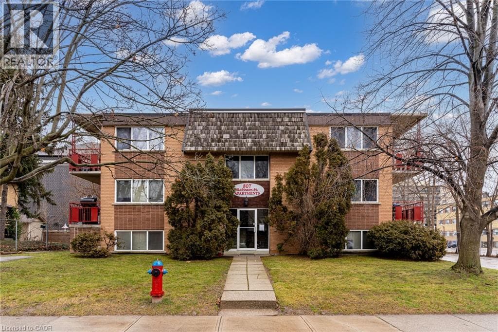 807 Robinson St in Burlington, ON - Building Photo