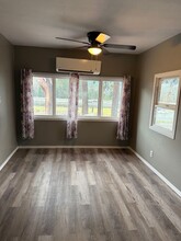 4778 N River Rd in Gold Hill, OR - Foto de edificio - Building Photo