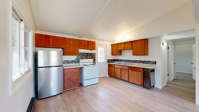 137 Cedar St in Gays Mills, WI - Foto de edificio - Building Photo