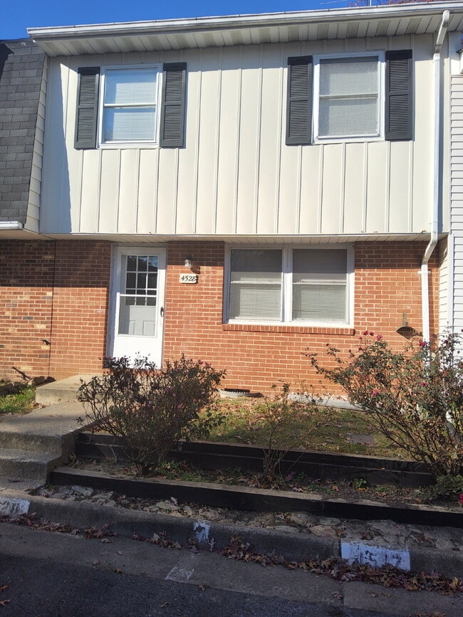 property at 4528 Appledale Ct