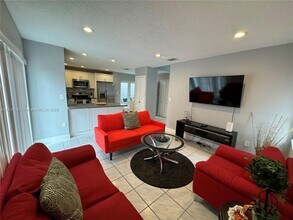 13108 NW 10th Ln in Miami, FL - Building Photo - Building Photo