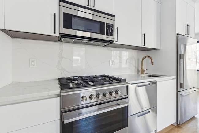 1618 Beacon St, Unit 3