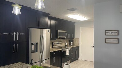 10138 Royal Palm Blvd in Coral Springs, FL - Building Photo - Building Photo