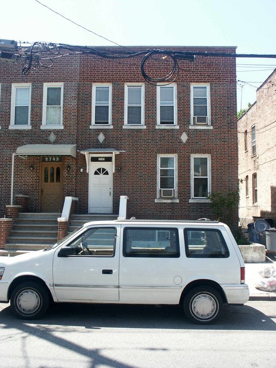 2747 Wallace Ave in Bronx, NY - Building Photo