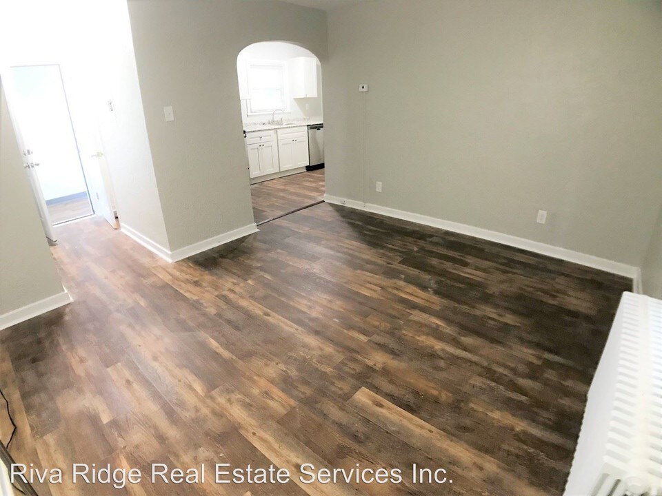 422 Mill St-Unit -Apt. C in Coraopolis, PA - Building Photo