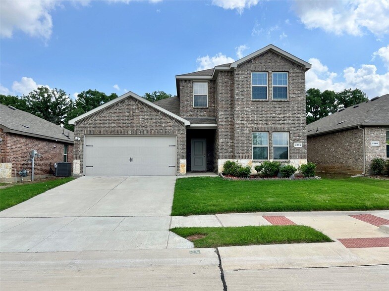 2304 Lattimore St in Denton, TX - Building Photo